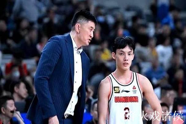 广东击退浙江迎两连胜！徐杰带伤坚守，萨姆纳强势回归，杜锋力保不翻船