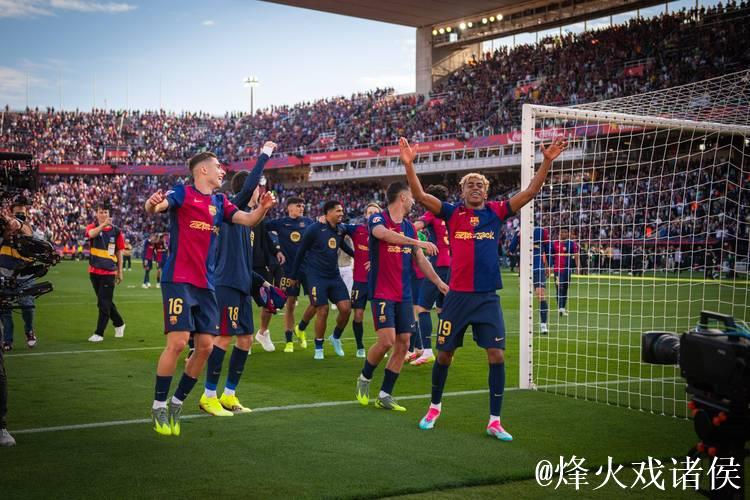 巴萨球迷高呼“阿隆索留下”，诺坎普胜局中展现嘲讽